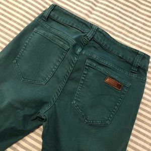 Joe’s Jeans 👖 Awesome fit and fun color 💙 💚